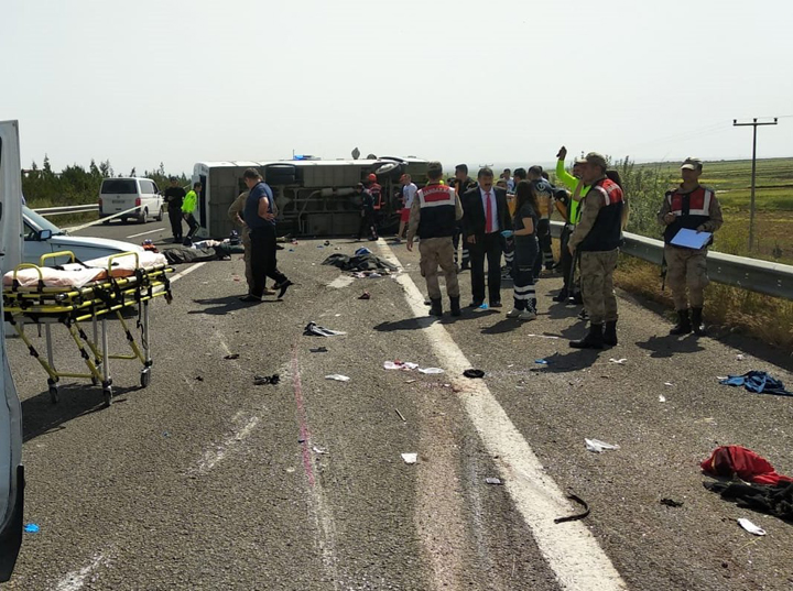 1 Mayıs’a giden sağlıkçılar kaza yaptı: 5 ölü, 13 yaralı