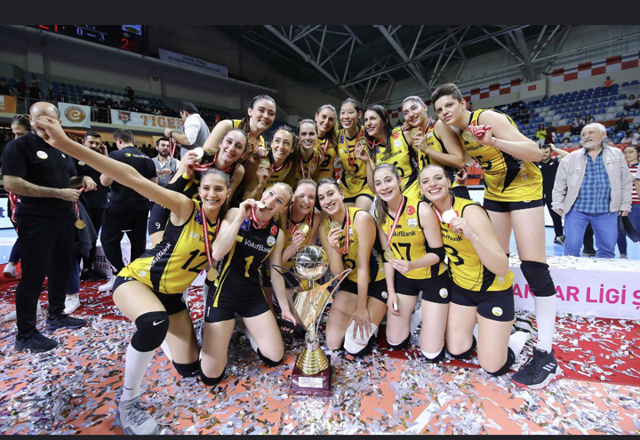 VakıfBank üst üste ikinci kez şampiyon