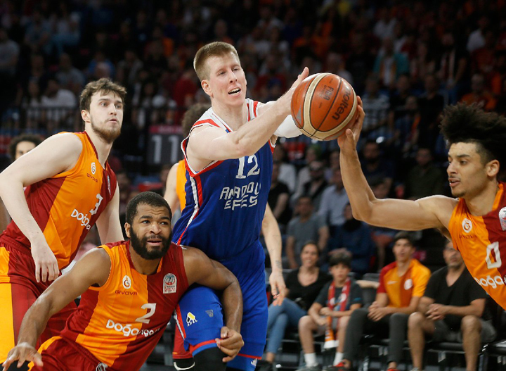 Anadolu Efes finalde