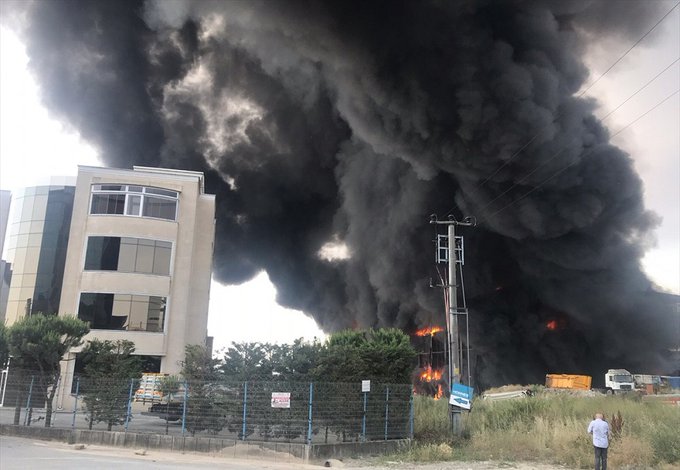 Kocaeli’deki depo yangınında 4 kişi hayatını kaybetti