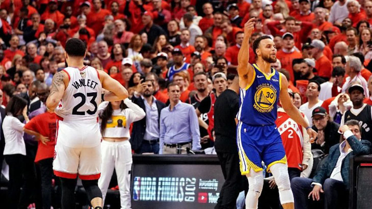 Toronto Raptors fırsat tepti!