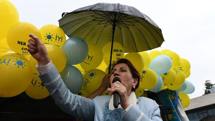 Meral Akşener'i taşıyan uçakta türbülans paniği