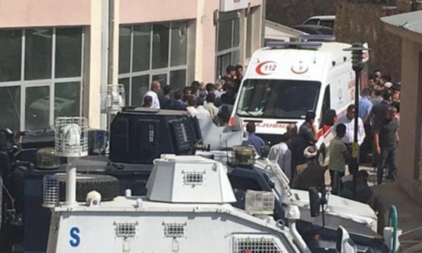 Şemdinli'de üs bölgesi yolunda patlama: 1 ölü, 1 yaralı