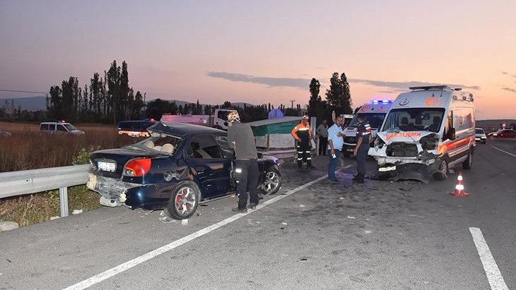 Kütahya’da zincirleme trafik kazası: 3 ölü, 4 yaralı