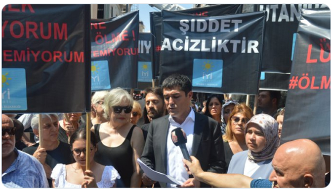İYİ Parti, Beşiktaş ve Kadıköy'de kadına şiddeti protesto etti