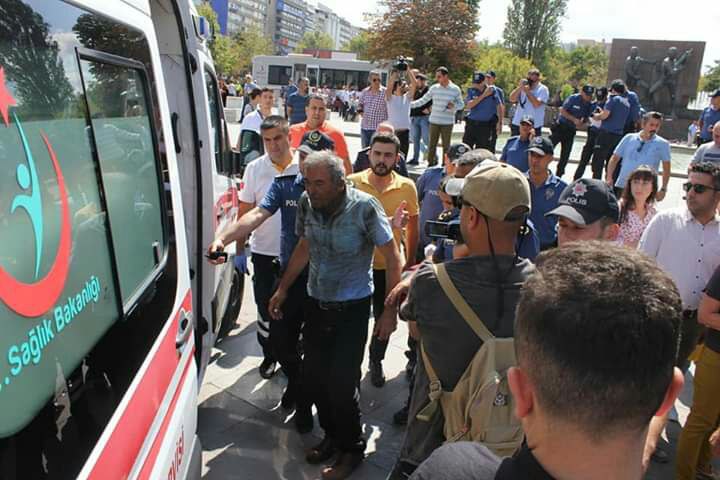 Ankara/Kızılay'da bir vatandaş kendisini yaktı!
