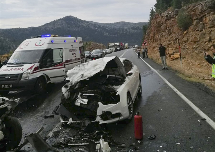 Antalya'da feci kaza: 4 Ölü