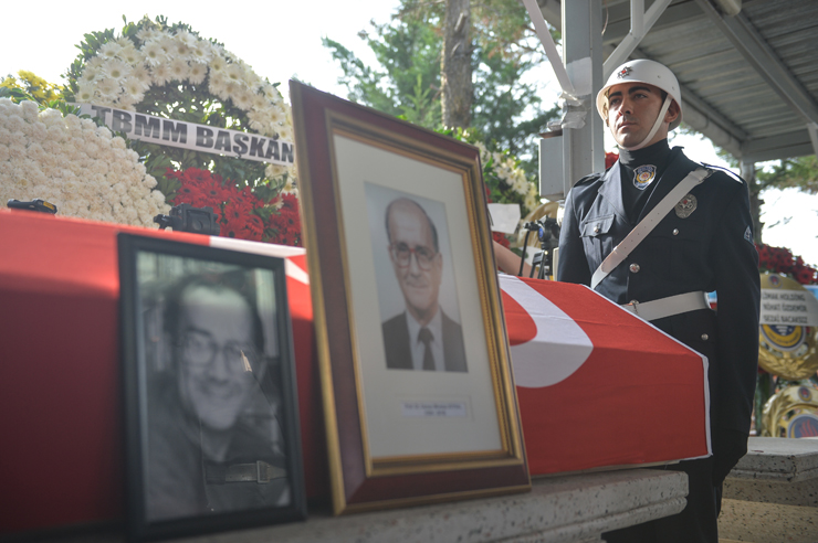 Prof. Dr. Mümtaz Soysal son yolculuğuna uğurlandı