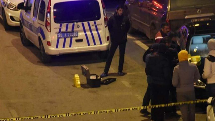 İzmir'de otomobile silahlı saldırı! 2 Ölü