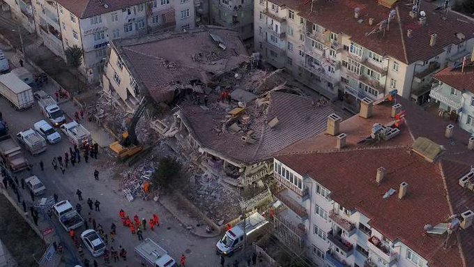 Elazığ ve Malatya'daki depremde 22 kişi hayatını kaybetti