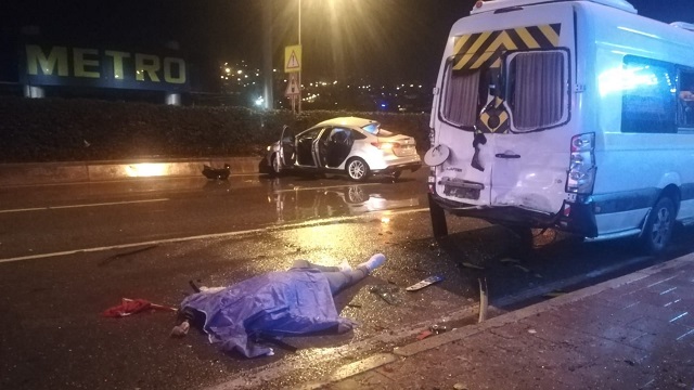 İzmir'de takla atan otomobil sürücüsü öldü