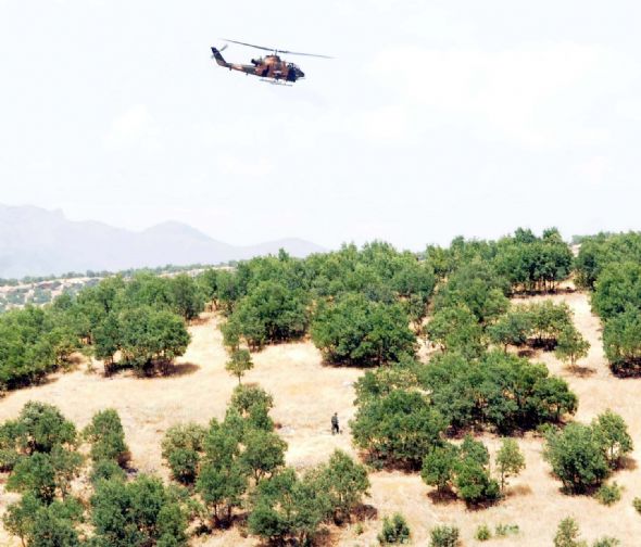 Pilotlarımız bomba yağdırıyor