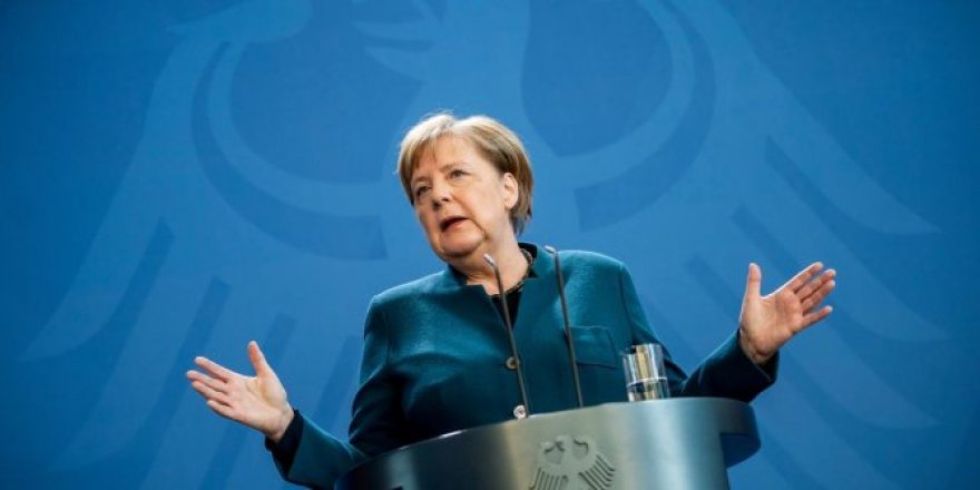 Merkel'den kritik Türkiye açıklaması