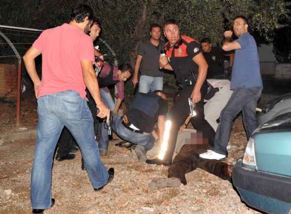 Antalyada silahlı saldırı: 3 polis şehit!
