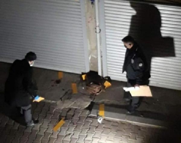 İzmir'de bir kadın sokak ortasında bıçakla katledildi