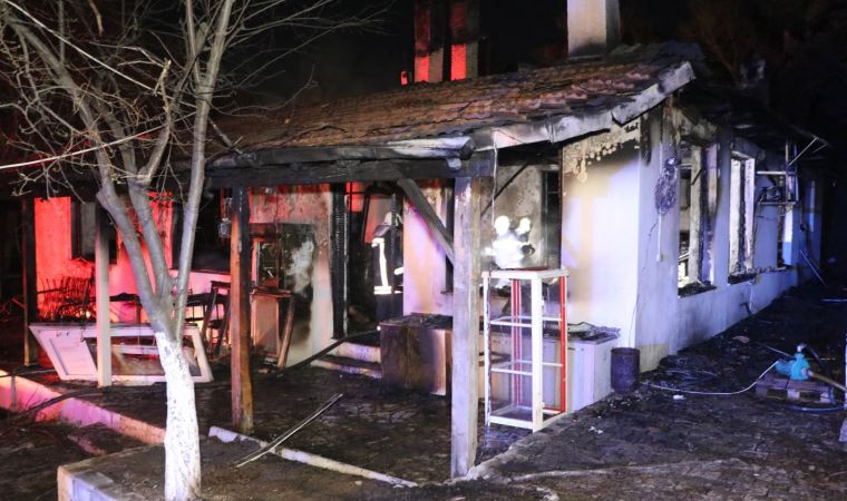 Denizli'de kapalı restoranda yangın: Üç ölü