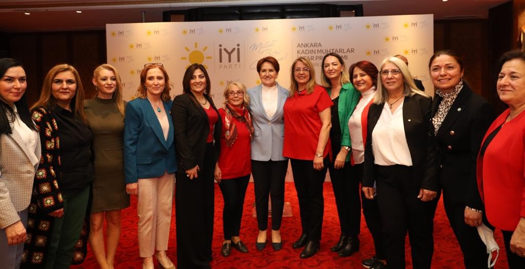 Akşener, Başkent'te 'kadın muhtarlarla' iftar açtı