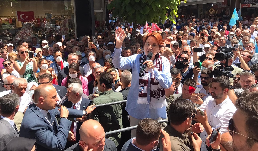 Akşener, Bandırma'dan seslendi: Türkiye'nin çözülemeyecek problemi yok