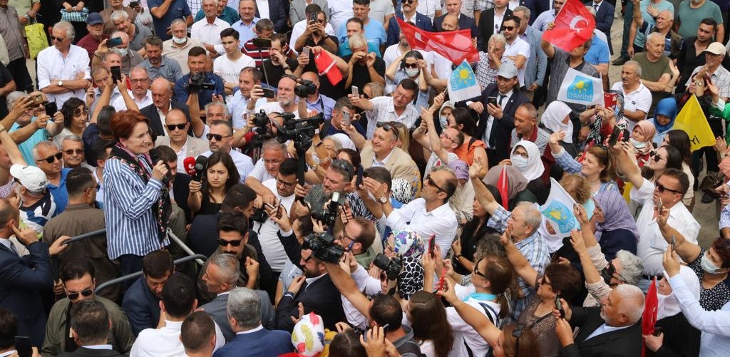 Meral Akşener Bilecik'te: El ele verip seçmeni biz velinimet edeceğiz