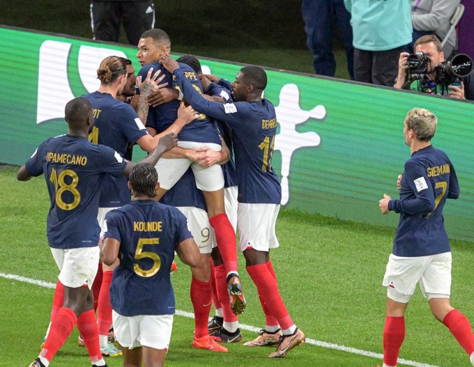 Fransa'yı çeyrek finale Giroud ve Mbappe taşıdı