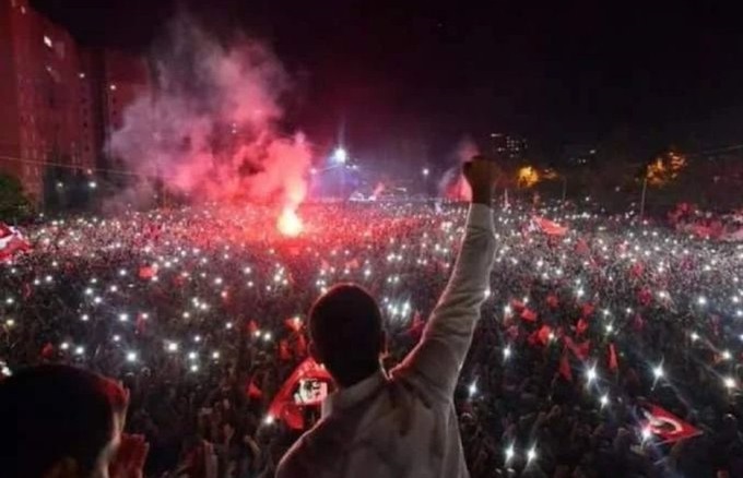 Akşener İmamoğlu'yla birlikte Saraçhane'de: Bu şarkı burada bitmeyecek