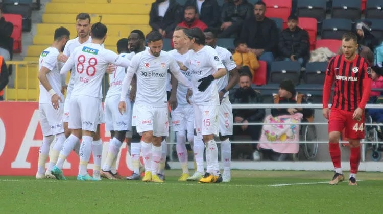 DG Sivasspor’dan Gaziantep FK deplasmanında kritik galibiyet