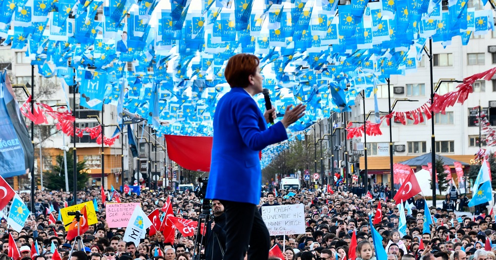 Akşener: İş buluncaya kadar gençlerimize ve ev kadınlarımıza maaş bağlayacağız