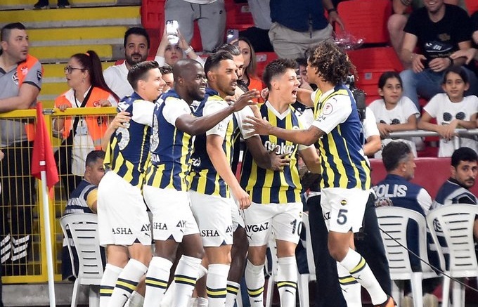 Fenerbahçe, Başakşehir’i 2-0'la geçip Türkiye Kupası’nın sahibi oldu