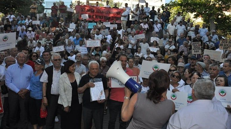 Emekli, işçi, öğrenci, memur ses yükseltti: Hükümet istifa!