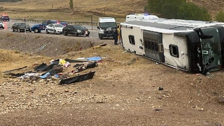 Sivas'ta yolcu otobüsü yan yattı: 7 ölü