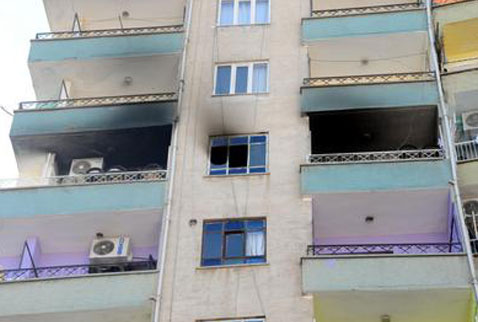 Diyarbakırda yangın:1 çocuk öldü, 15 kişi zehirlendi