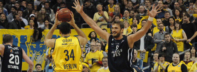 Anadolu Efes, zafere doymuyor!