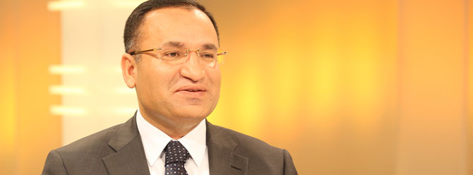 Bozdağ: Camiye Atatürk portresi asılmaz