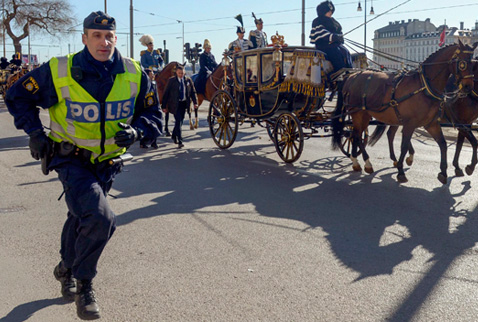 Gülü koruyan İsveçli polis hayatını kaybetti