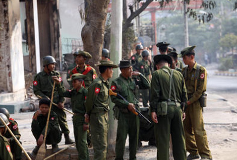 Myanmarda 2 cami ve 50 ev kundaklandı