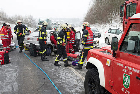 Avusturyada 100 aracın karıştığı zincirleme kaza