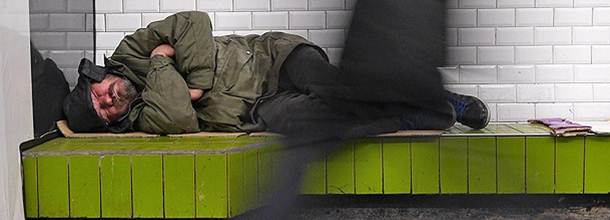 Paris metroları evsizlerin mekanı oldu