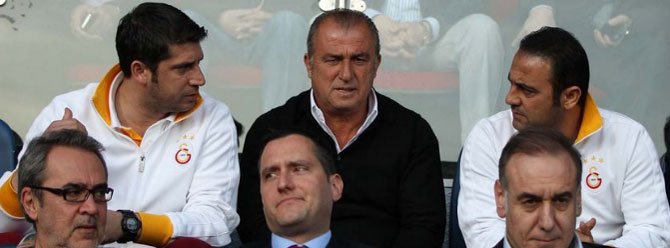 Terim şeref tribününde