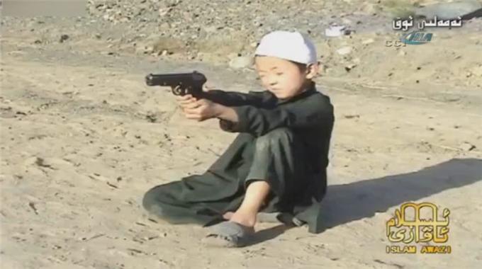 Taliban kamplarında çocuklar nasıl eğitiliyor