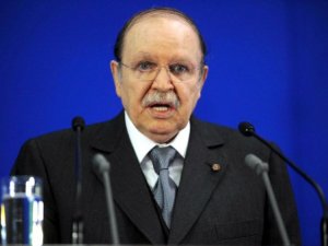 Cezayir Devlet Başkanı hastaneye kaldırıldı