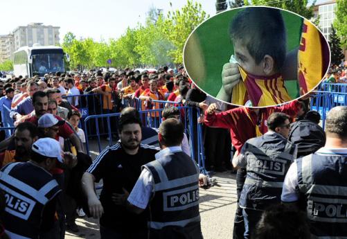 Gaziantepspor - Galatasaray maçı öncesinde ortalık karıştı.