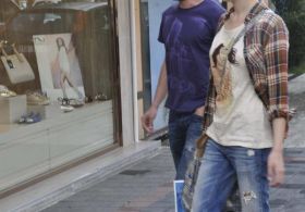 Yıldız Çağrı Atiksoy, İzmir’de sevgilisiyle objektiflere yakalandı