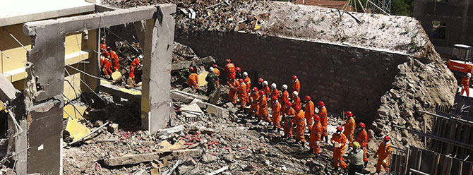 Çinde fabrikada kaza sonucu patlama meydana geldi. 5 kişi öldü