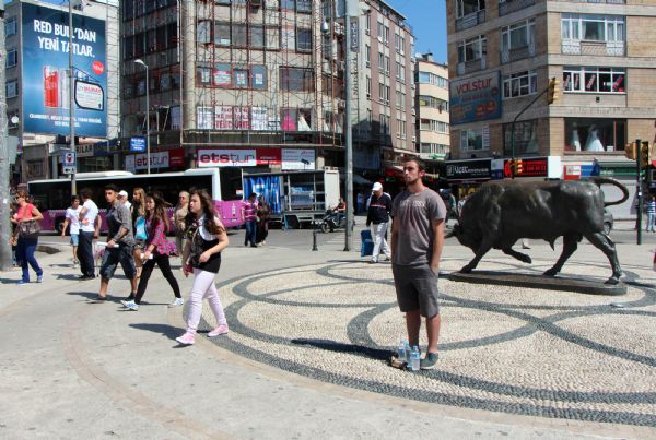 Kadıköyde de duran adam eylemi