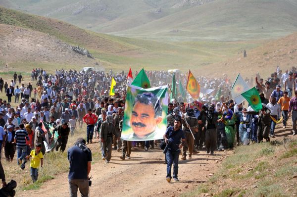 Silahlı PKKlılar karşıladı