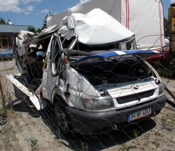 Ağrıda trafik kazası:13 ölü