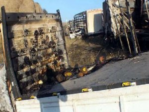 PKK yol kesip, araçlara saldırdı