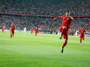 Milliler Hollandayı 3 golle dağıttı