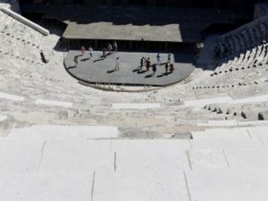 Aspendos restorasyonunda mutfak mermeri eleştirisi