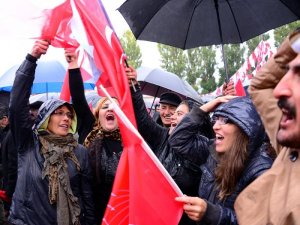 Kılıçdaroğlu, Ardahanda yağmur altında konuştu